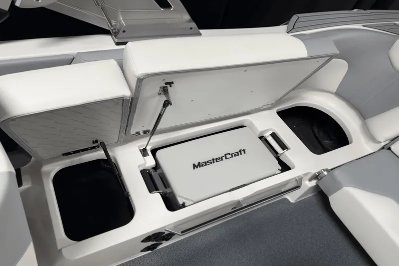 Slide: The Image of MasterCraft XT23 2026 - 43