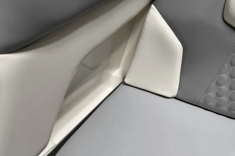 Slide: The Image of MasterCraft XT23 2026 - 62