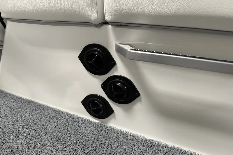 Slide: The Image of MasterCraft XT23 2026 - 48