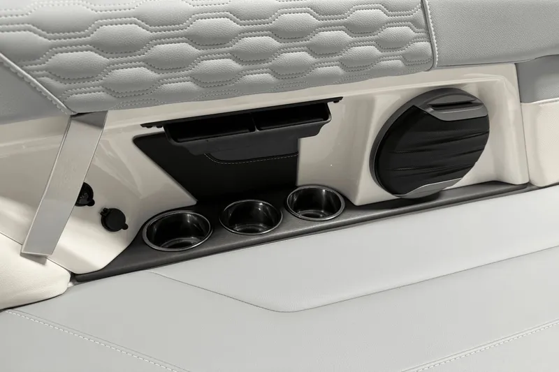 Slide: The Image of MasterCraft XT23 2026 - 57