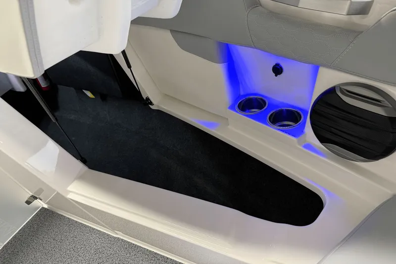 Slide: The Image of MasterCraft XT23 2026 - 104