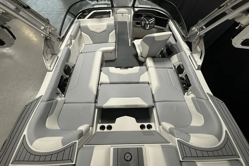 Slide: The Image of MasterCraft XT23 2026 - 34
