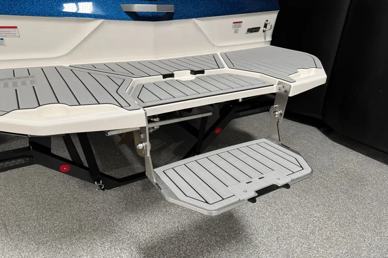 Slide: The Image of MasterCraft XT23 2026 - 17
