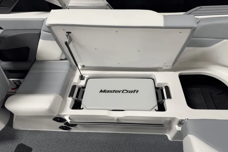 Slide: The Image of MasterCraft XT23 2026 - 42