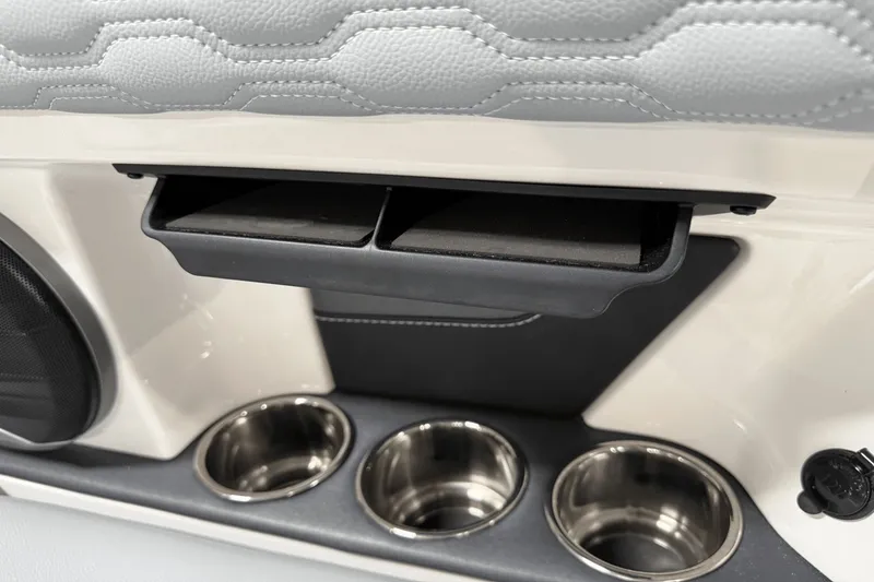 Slide: The Image of MasterCraft XT23 2026 - 46