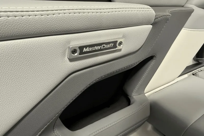 Slide: The Image of MasterCraft XT23 2026 - 86
