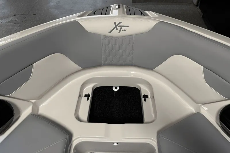 Slide: The Image of MasterCraft XT23 2026 - 102