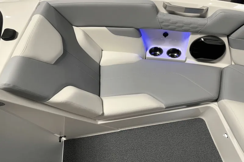 Slide: The Image of MasterCraft XT23 2026 - 103