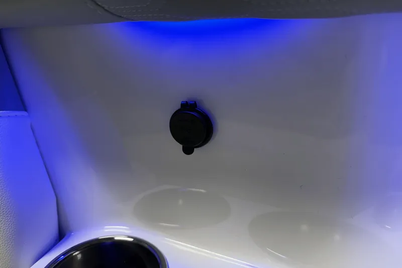 Slide: The Image of MasterCraft XT23 2026 - 105