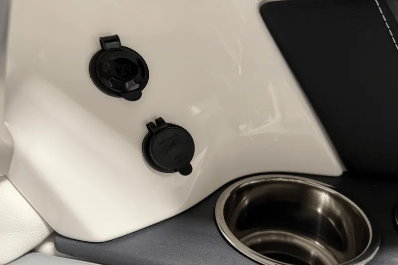 Slide: The Image of MasterCraft XT23 2026 - 58