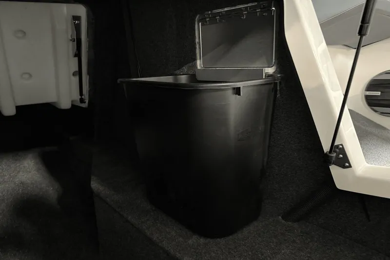 Slide: The Image of MasterCraft XT23 2026 - 65