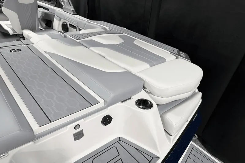 Slide: The Image of MasterCraft XT23 2026 - 21
