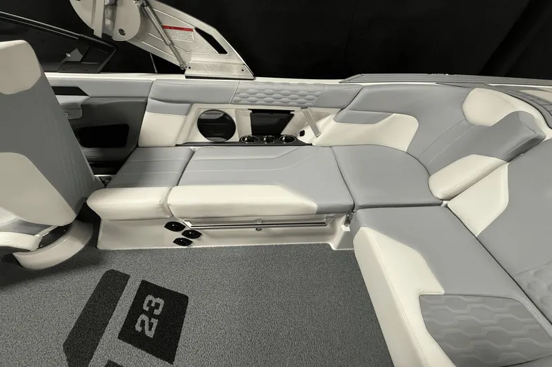 Slide: The Image of MasterCraft XT23 2026 - 40