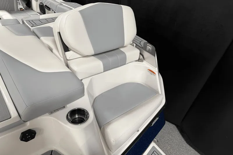 Slide: The Image of MasterCraft XT23 2026 - 22