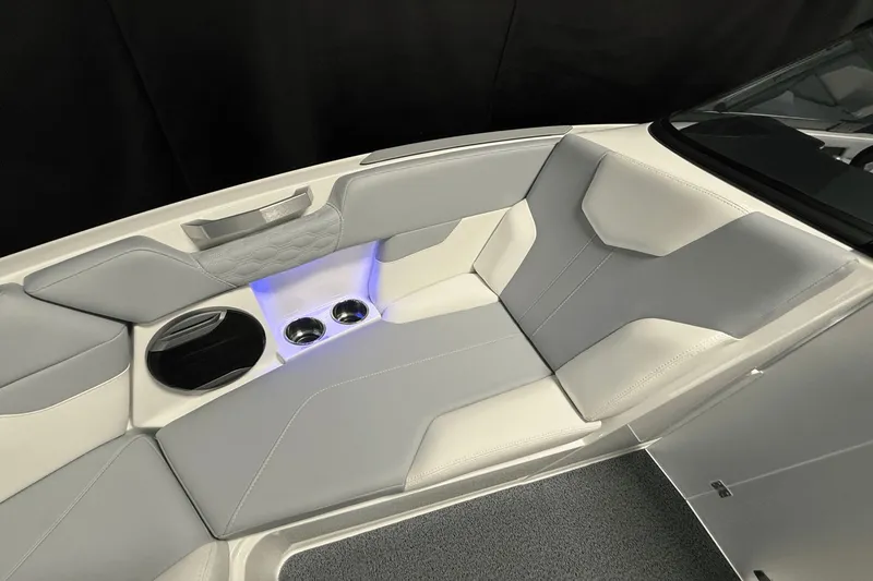 Slide: The Image of MasterCraft XT23 2026 - 98