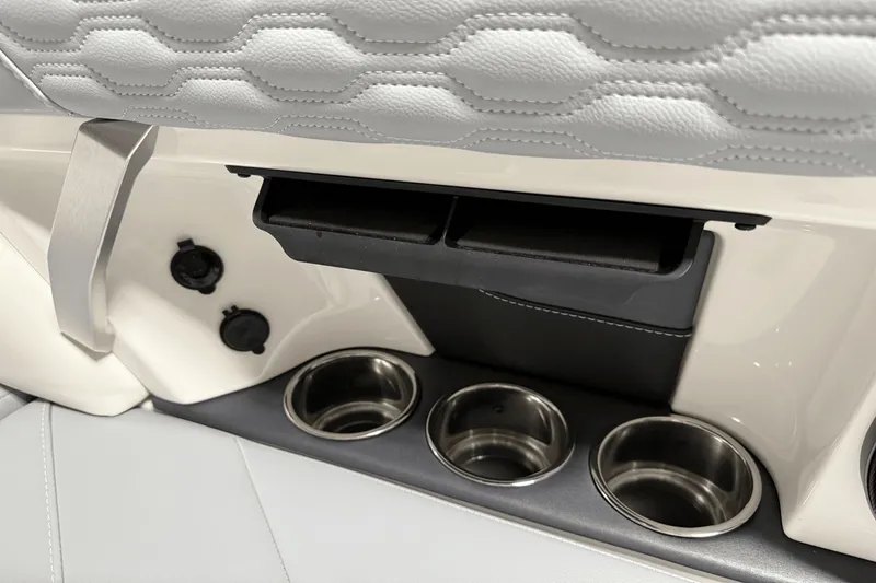 Slide: The Image of MasterCraft XT23 2026 - 59