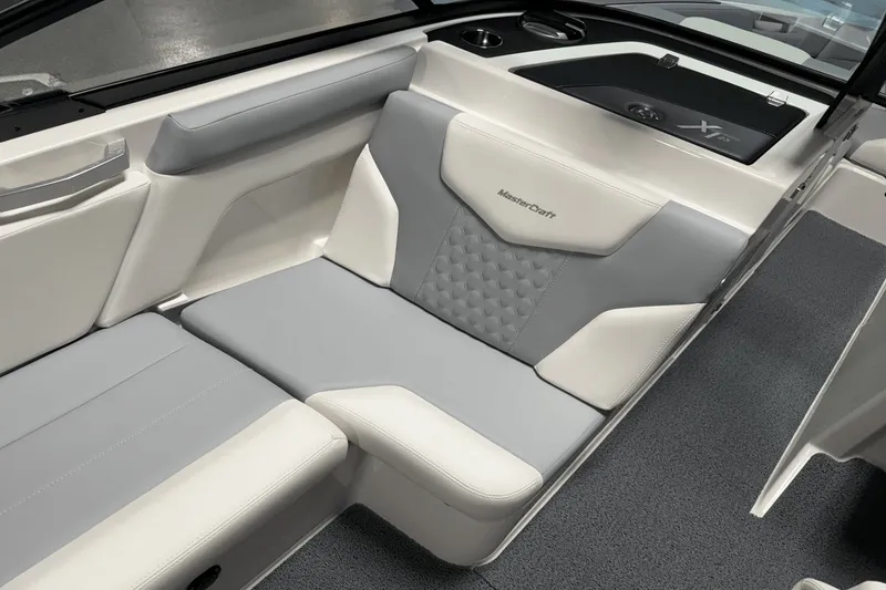 Slide: The Image of MasterCraft XT23 2026 - 61