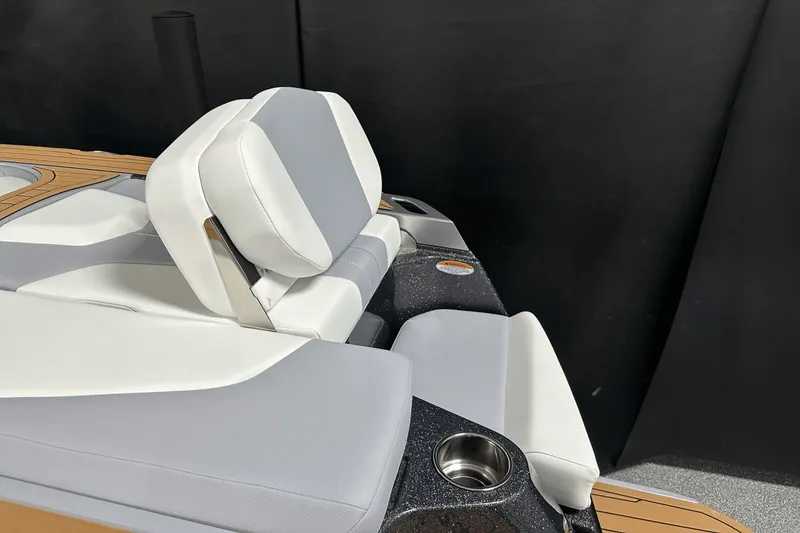 Slide: The Image of MasterCraft XT24 2026 - 17