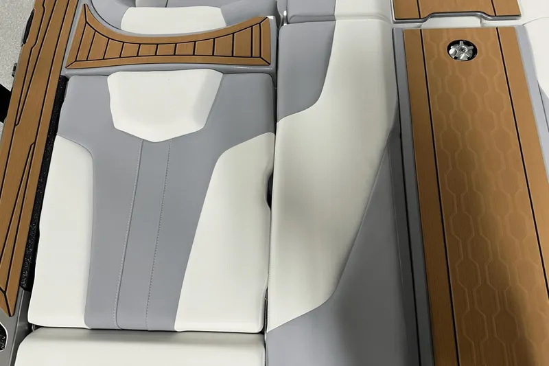 Slide: The Image of MasterCraft XT24 2026 - 18