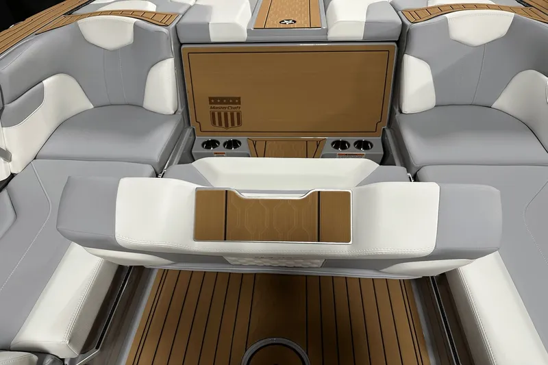 Slide: The Image of MasterCraft XT24 2026 - 30