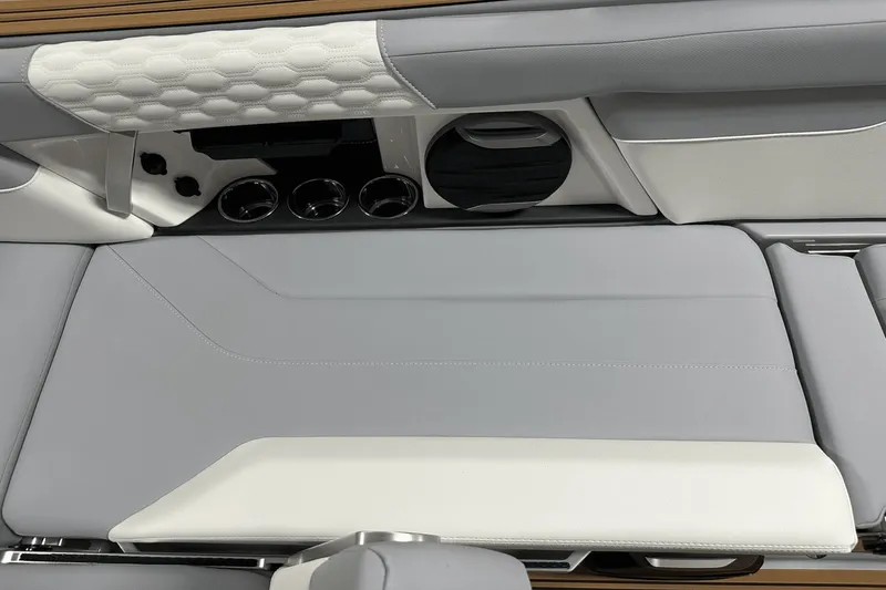 Slide: The Image of MasterCraft XT24 2026 - 34