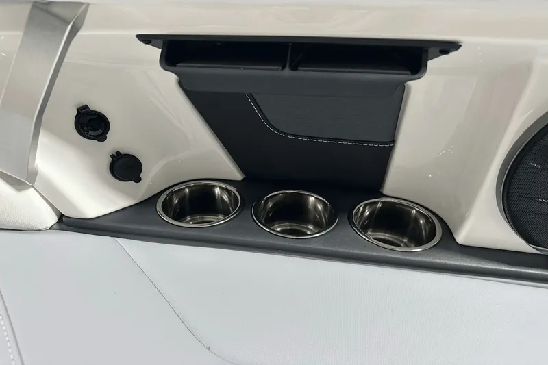 Slide: The Image of MasterCraft XT24 2026 - 36