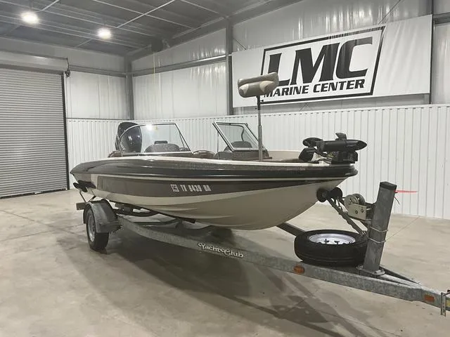 Slide: The Image of 2009 Ranger Reata 186 boat on trailer in LMC Marine Center showroom. - 6