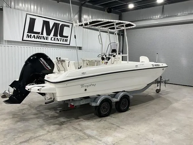 Slide: The Image of 2021 Bayliner T21BAY boat on trailer at LMC Marine Center showroom. - 5