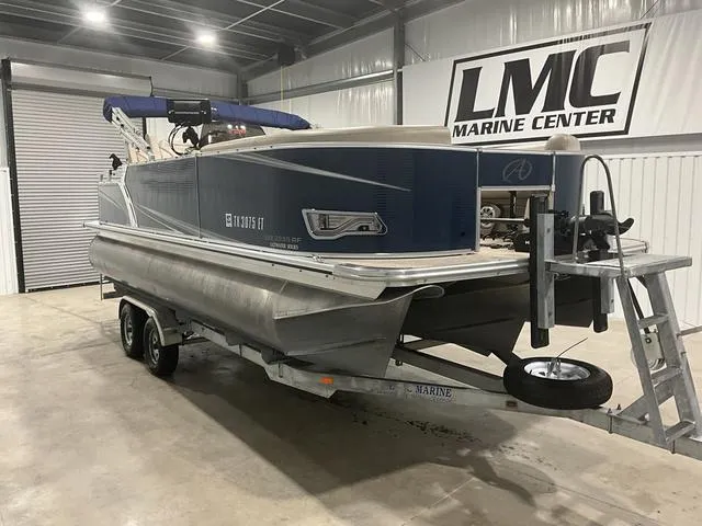 Slide: The Image of 2019 Avalon 22 LSZ pontoon boat on trailer at LMC Marine Center. - 4