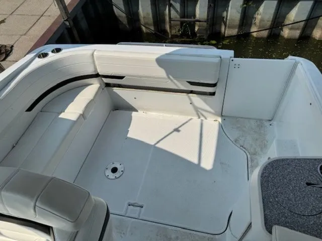 Slide: The Image of Formula 27 Performance Cruiser 2009 - 10