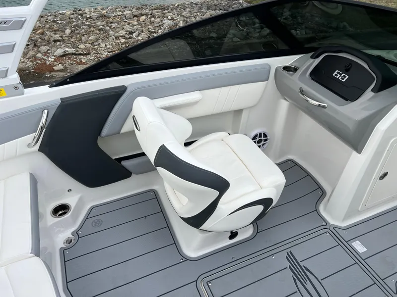 Slide: The Image of Chaparral 21 SSi 2025 - 10