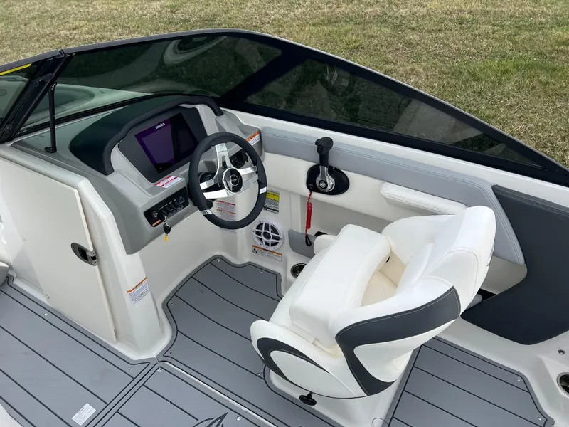 Slide: The Image of Chaparral 21 SSi 2025 - 11