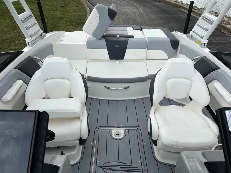 Slide: The Image of Chaparral 21 SSi 2025 - 15