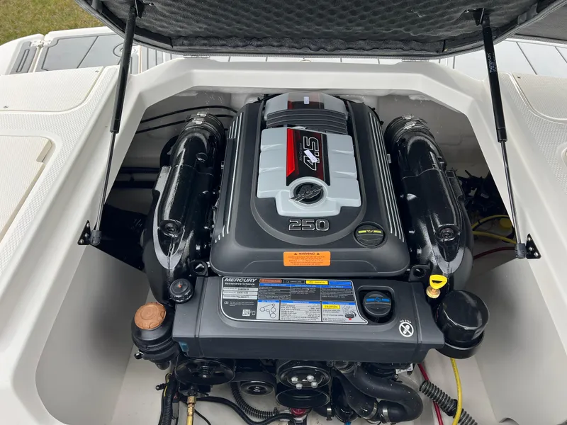 Slide: The Image of Chaparral 21 SSi 2025 - 18