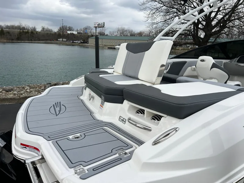 Slide: The Image of Chaparral 21 SSi 2025 - 6