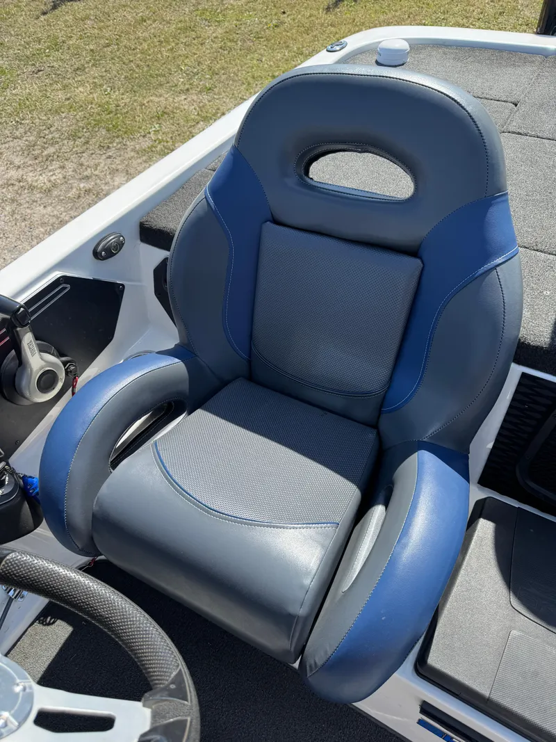 Slide: The Image of 2016 Skeeter ZX 225 boat seat with blue and gray upholstery. - 9