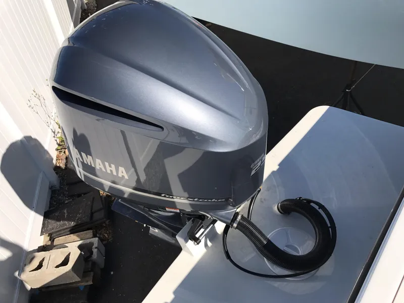 Slide: The Image of Yamaha outboard motor on 2019 Parker 2320 SL Sport Cabin boat, viewed from above. - 6