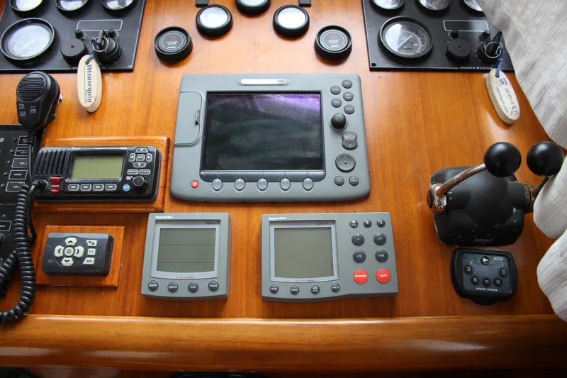 Slide: The Image of Helm Electronics - 32