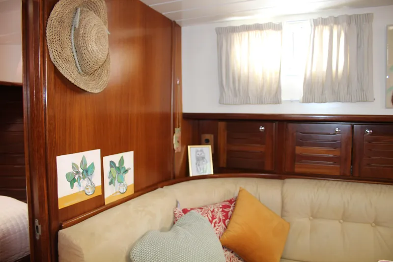 Slide: The Image of Salon Cabinets - 44