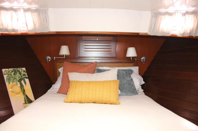 Slide: The Image of Master Queen Berth - 46