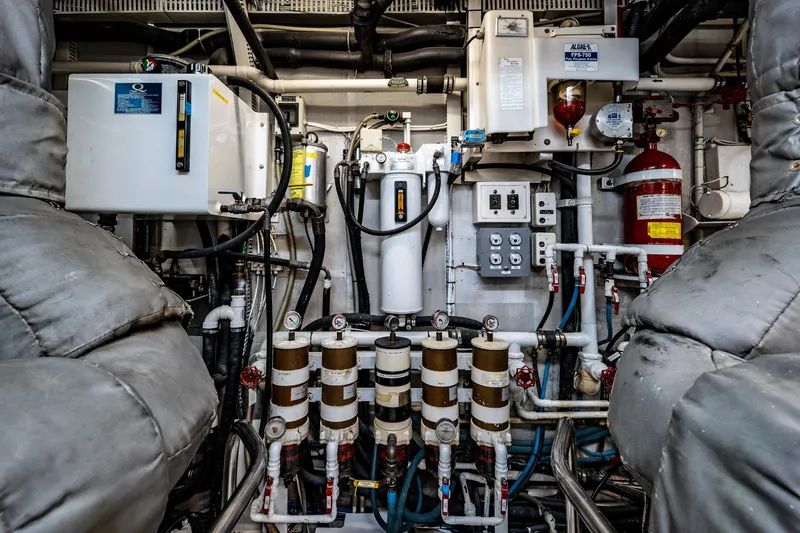 Slide: The Image of Cheoy Lee 90 Motor Yacht 1985 - 61