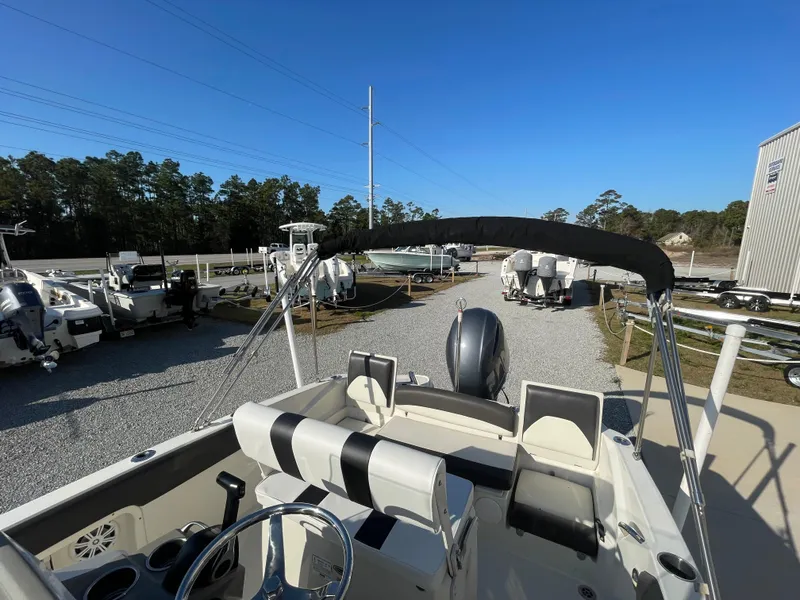 Slide: The Image of Stingray 206 CC 2018 - 16