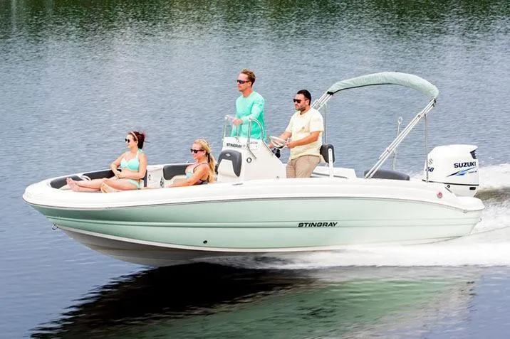 Slide: The Image of Stingray 206 CC 2018 - 17