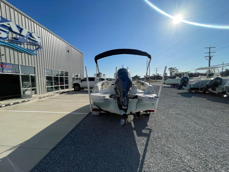 Slide: The Image of Stingray 206 CC 2018 - 2