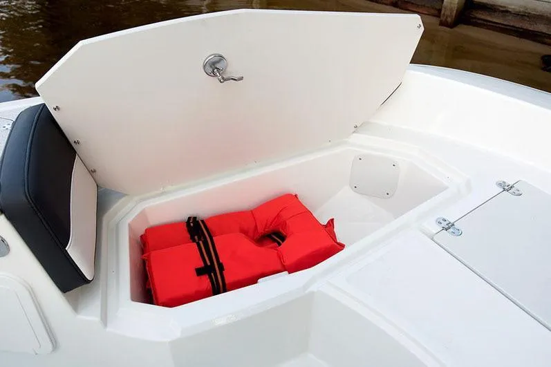 Slide: The Image of Stingray 206 CC 2018 - 23