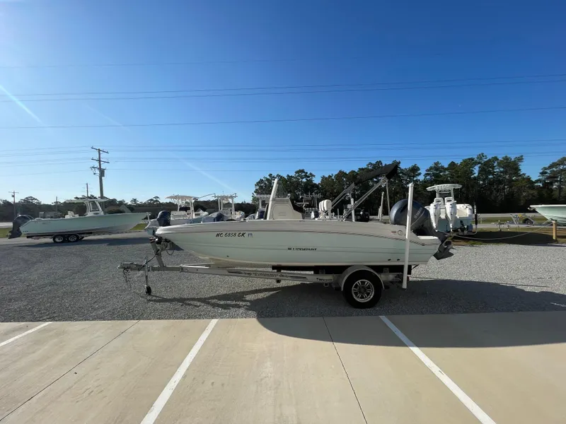 Slide: The Image of Stingray 206 CC 2018 - 4