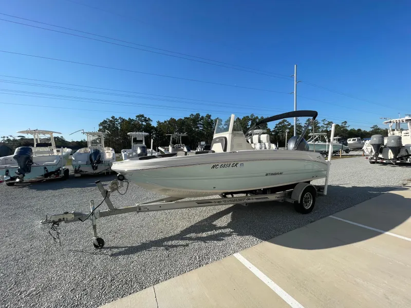 Slide: The Image of Stingray 206 CC 2018 - 5