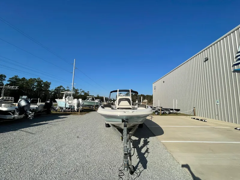 Slide: The Image of Stingray 206 CC 2018 - 6