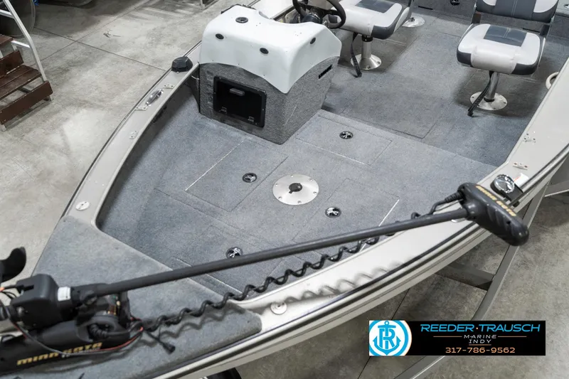 Slide: The Image of 2001 Lund 1775 Pro V SE boat interior with seating and trolling motor. - 10