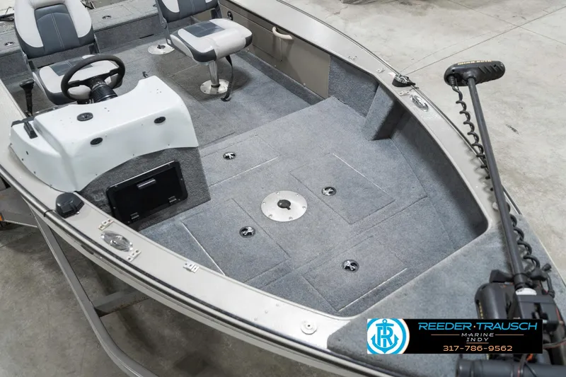 Slide: The Image of 2001 Lund 1775 Pro V SE boat interior with seating and steering console. - 11